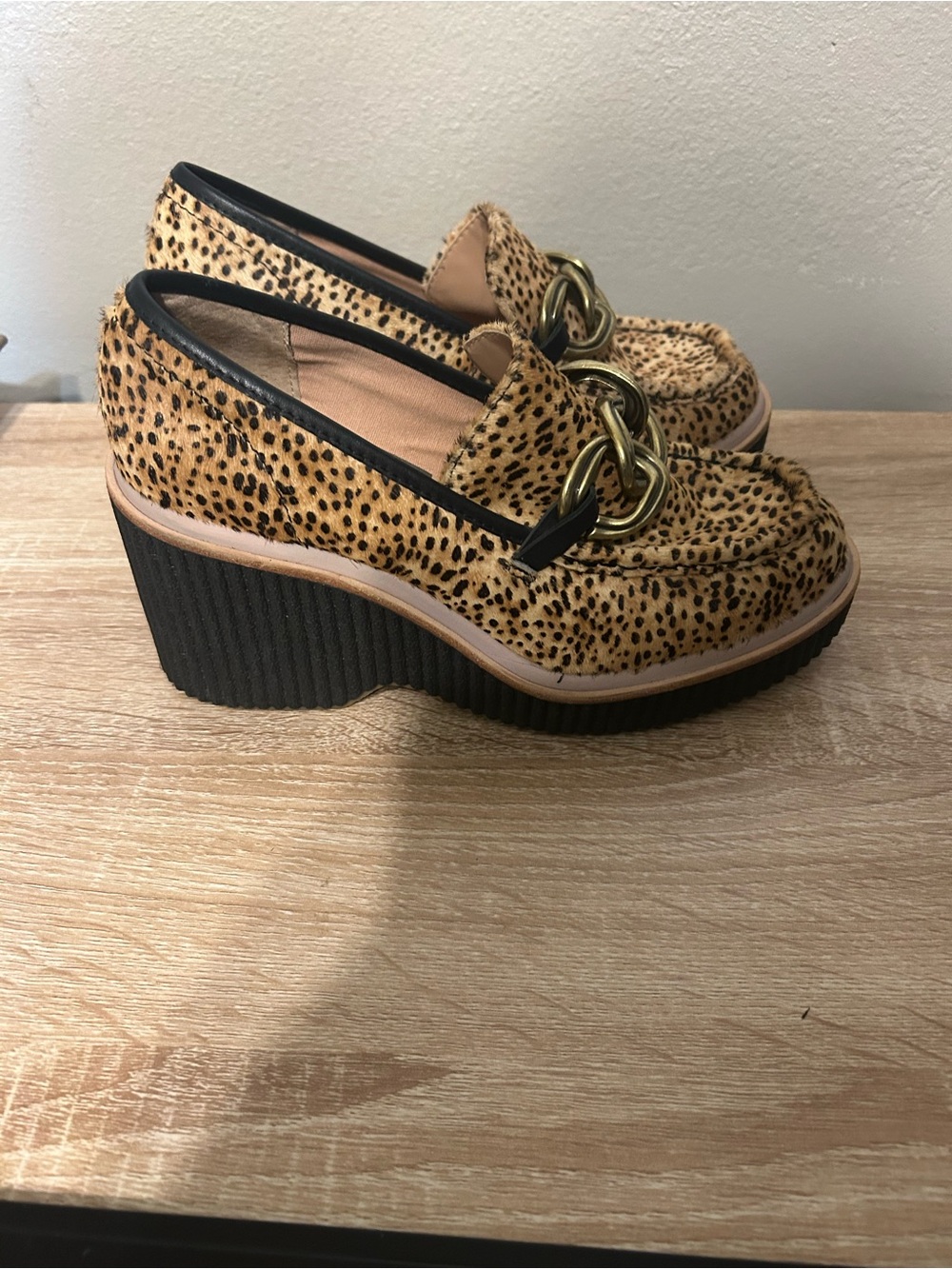 Dolce Vita Brenan Leopard Calf Hair Platform Wedge Loafers Gold Chain Sz 8 - Picture 2 of 6